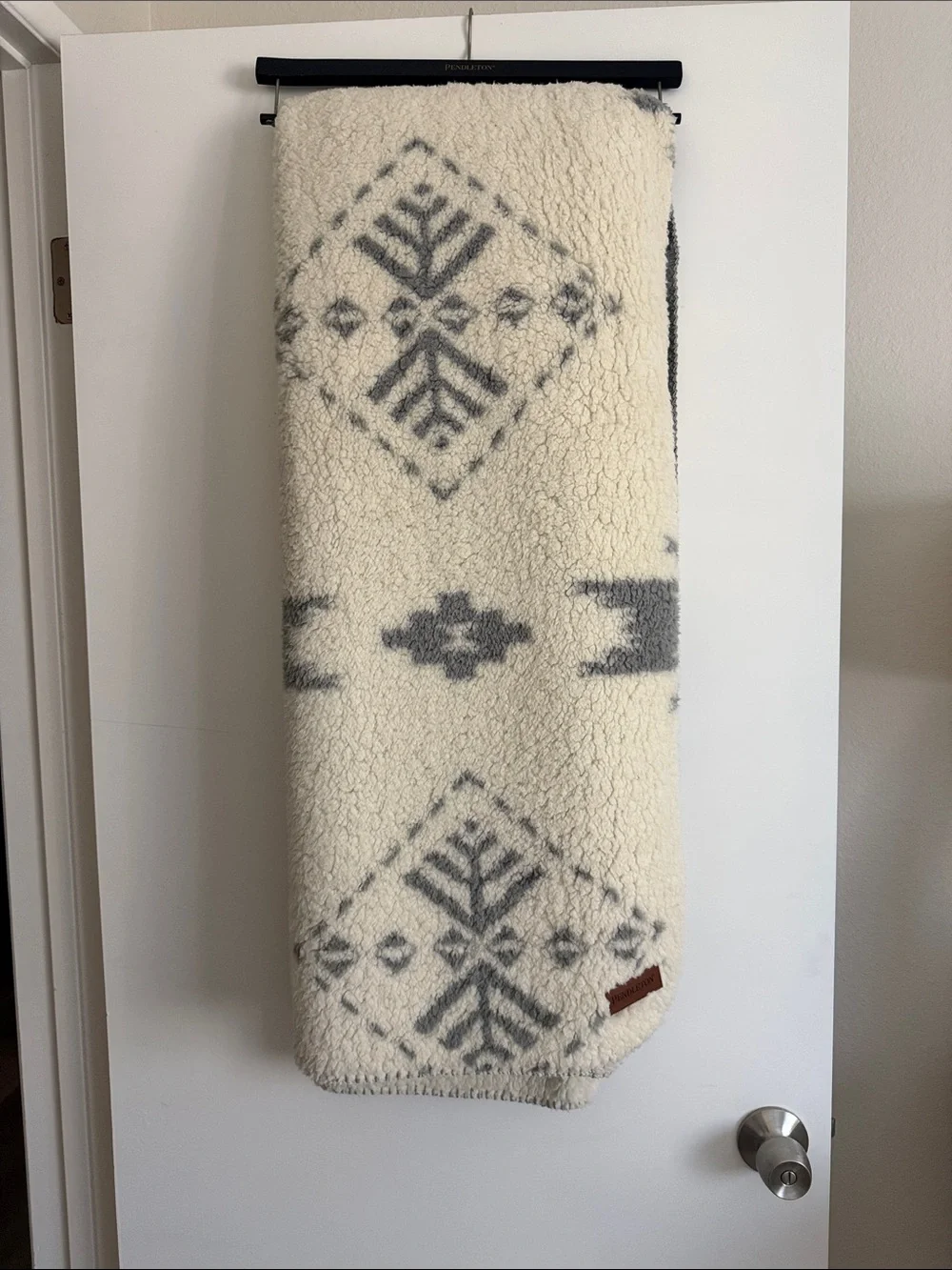 NWT Pendleton Sherpa Throw Blanket